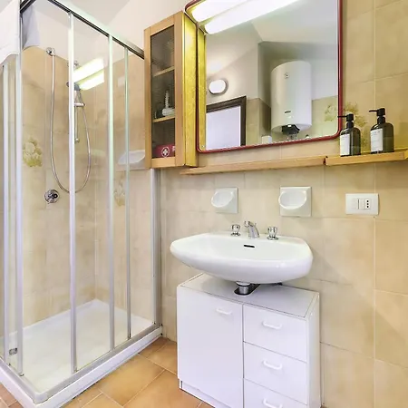 Romantica Mansarda Apartment *